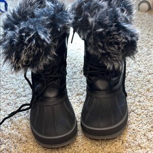 Black Fur-Lined Winter Boots